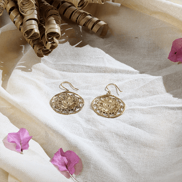 Cercei aurii cu model lotus